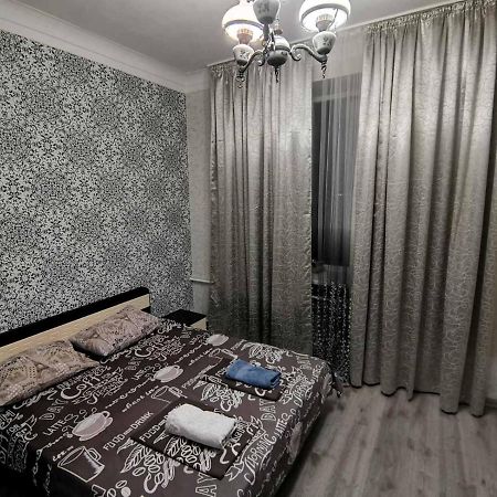 Apartment 2 Bed Rooms Near Aristokrat Zaporizhia Ngoại thất bức ảnh